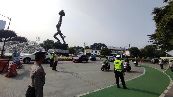 Penerapan ganjil genap di Bundaran Senayan pagi ini