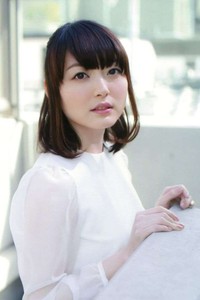Jaclyn Castaneda adalah wanita kebangsaan Amerika yang mengisi suara Wanwan dan Commander Eva. Foto: Instagram/@princessa_jaq

Yang menjadi announcer di Mobile Legends berbahasa Inggris adalah Christina Vee. Foto: https://www.cristinavee.com/