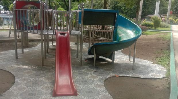 Perosotan rusak di depan rumah dinas Gubsu (Ahmad Arfah-detikcom)
