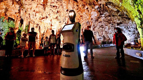 Ini Persephone, Robot Pemandu Wisatawan Menjelajahi Gua di Yunani