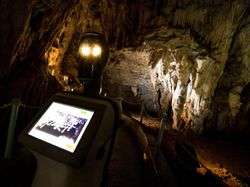Ini Persephone, Robot Pemandu Wisatawan Menjelajahi Gua di Yunani