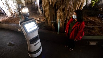 Robot itu dibangun oleh National Technology and Research Foundation dan menelan biaya 118.000 euro atau kisaran Rp 2 miliar. Foto: AP/Giannis Papanikos