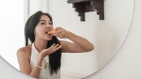  Terlepas dari krtikan dan kecaman netizen, aktris cantik berusia 28 tahun ini tetap mengunggah berbagai aktivitasnya di Instagram. Sejak dulu, Olivia memang paling rajin membagikan pola makan dan minumannya ke para penggemarnya. Foto: Instagram @oliviajensen