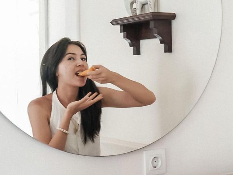 Rahasia Cantik Sehat Olivia Jensen yang Rajin Makan Buah dan Minum Jus