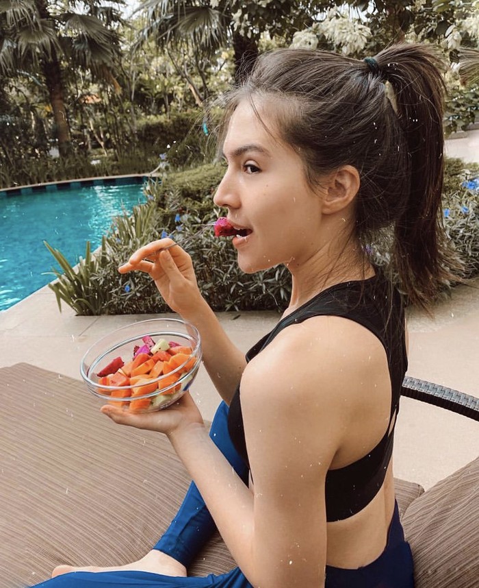 Rahasia Cantik Sehat Olivia Jensen yang Rajin Makan Buah dan Minum Jus