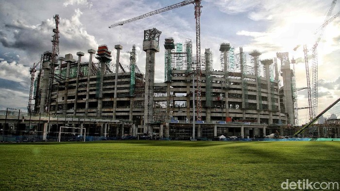 Long project photo story karya fotografer Pradita Utama ini merekam perjalanan panjang Jakarta International Stadium sejak tahun 2018-2021. Begini penampakannya.