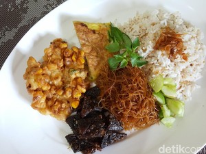 Resep Nasi Ulam Betawi yang Komplet dan Sedap Lauknya
