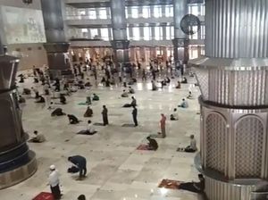 Suasana Salat Jumat Pertama di Masjid Istiqlal