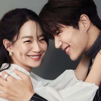 Dalam wawancara dengan ELLE Korea, Shin Min Ah memberikan pujian untuk Kim Seon Ho. Lawan mainnya itu dinilai pandai dalam segala hal seperti karakter Hong Doo Shik yang diperankannya. Foto: dok. ELLE Korea