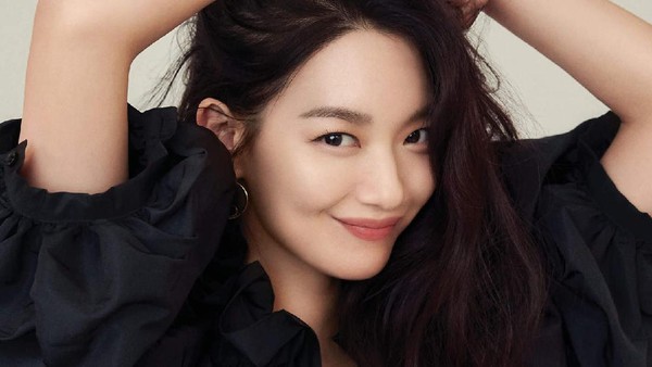 8 Gaya Shin Min Ah di Hometown Cha Cha Cha, Harga Tasnya Bikin Dompet Nangis