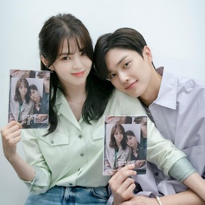 4 Adegan Ciuman Drama Korea Spontan di Luar Naskah, Ada Pasangan Cinlok