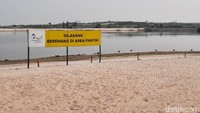 Memasuki kawasan Ancol, kondisi juga tampak lengang. Hanya terlihat beberapa orang yang sedang jalan santai atau lari pagi. (Putu Intan/detikcom)