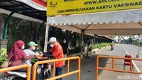 Ancol telah dibuka sejak 18 Agustus 2021 dengan jam operasional yang dibagi menjadi dua sesi, yakni pukul 08.00-10.00 dan 14.00-18.00. Pembukaan ini dikhususkan untuk olahraga jogging, jalan santai dan sepeda. (Putu Intan/detikcom)