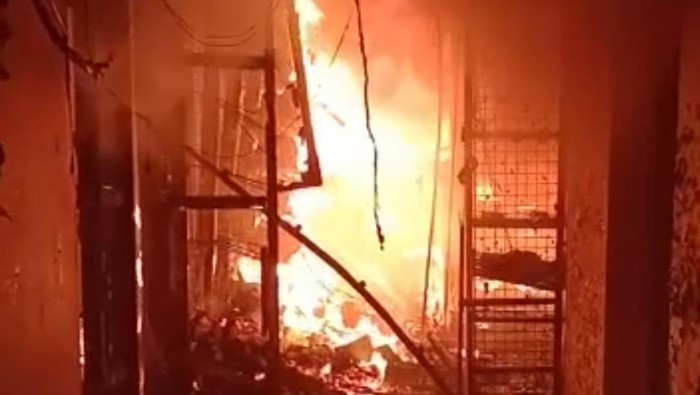 Toserba di Kabupaten Bandung hangus terbakar