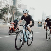 Dalam unggahan lain, Tyna mengatakan jika motivasinya untuk bangun pagi adalah untuk olahraga, selain juga mencicip secangkir kopi dan mendapat pelukan hangat dari kedua putrinya. Foto: Instagram @tynakannamirdad