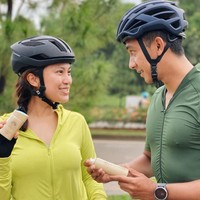 Dalam kesempatan itu ia juga mengajak para follower untuk mulai menjaga kesehatan, jangan menunggu diajak pasangan. Kalo ga dibentuk dari sekarang, kapan lagi? Ga ada kata terlambat, yg penting terus berusaha jangan tunggu suami/istri bilang ‘yuk’ dimulai dari kita aja dulu, ya ngga? :)Foto: Instagram @tynakannamirdad