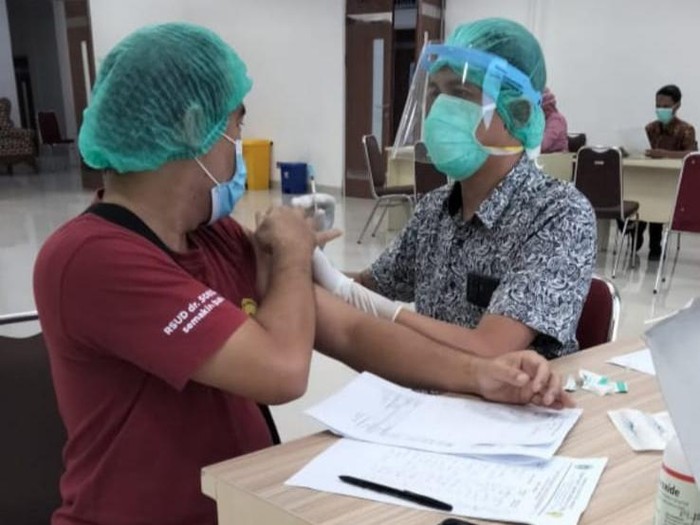Vaksinasi tahap ketiga di Lamongan