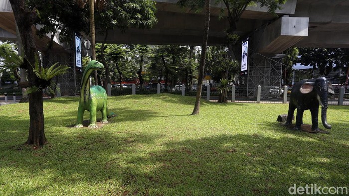 Pemprov DKI Jakarta melalui Dinas Pertamanan dan Hutan Kota DKI Jakarta, melakukan penataan dan refungsi Taman Martha Tiahahu yang berlokasi di kawasan Blok M, Kebayoran Baru, Jakarta Selatan.