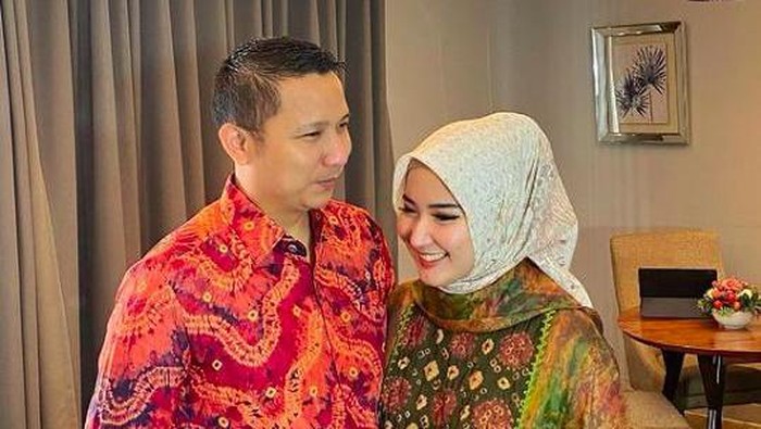 Winda Khair dan keluarga
