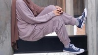Zaskia Adya Mecca mengungkapkan dirinya akan cemas melihat anaknya bermain pasir karena OCD tersebut. Foto: Instagram @zaskiadyamecca