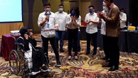 Seperti diketahui, UMKM sangat strategis dalam menyerap tenaga kerja dan mempertahankan pendapatan rakyat. Begitu juga UMKM yang didirikan sebagai tujuan dari sarana pemberdayaan kelompok disabilitas.