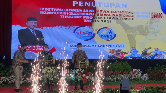Festival Lomba Seni dan Siswa Nasional (FLS2N) dan Kompetisi Olahraga Siswa Nasional (KOSN) tingkat SMK di Provinsi Jawa Timur resmi ditutup. Dindik menargetkan Jatim juara umum nasional.