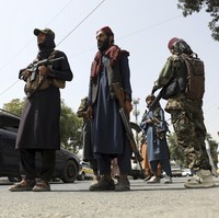 Taliban kembali berkuasa di Afghanistan setelah 20 tahun lalu kalah karena invasi AS dan sekutunya. Taliban menjadi dalang di balik serangan teroris 11 September 2001. (Foto: AP/Rahmat Gul)