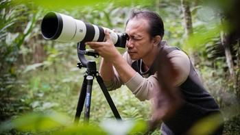 Sejumlah penghobi fotografi memotret hewan liar seperti burung di Desa jatimulyo, Kulon Progo, Yogyakarta, Sabtu (21/8/2021).