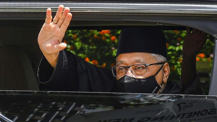Malaysias new Prime Minister Ismail Sabri Yaakob gestures as he leaves the National Palace after swearing-in ceremony in Kuala Lumpur, Malaysia, Saturday, Aug. 21, 2021. Ismail was sworn in Saturday, bringing back the rule of the countrys longest-governing political party, but he faces a tall task in uniting a polarized society and reviving a slumping economy amid a worsening pandemic. (AP Photo/Lai Seng Sin)