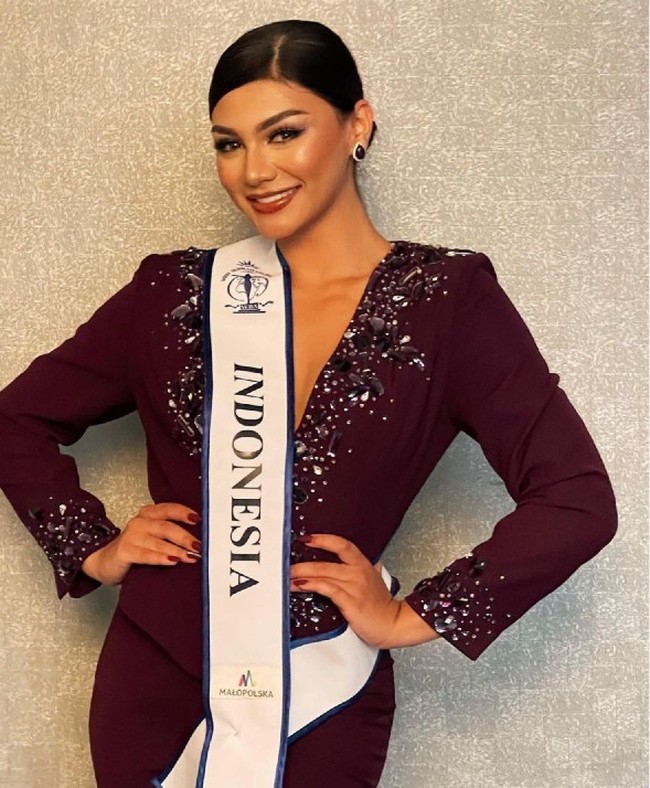 Supra Fan Vote merupakan gelar untuk finalis yang berhasil terpilih sebagai terfavorit di Miss Suprantional 2021. Jihane Almira unggul dibanding pesainnya di antaranya finalis Kanada, Iceland, Kenya Venezuela dan Filipina. Foto: Dok. Instagram @officialputeriindonesia