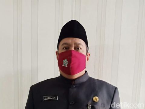 Kepala KUA Tebet, H. Abdul Azis Kamaluddin, MA.