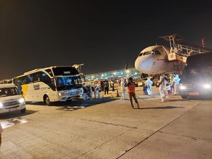 Pemerintah Pulangkan 121 WNI dan 8 Jenazah dari Taiwan