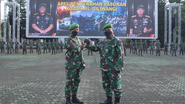 Mayjen Agus Subiyanto (kiri) dan Mayjen Nugroho Budi Wiryano (Kanan)