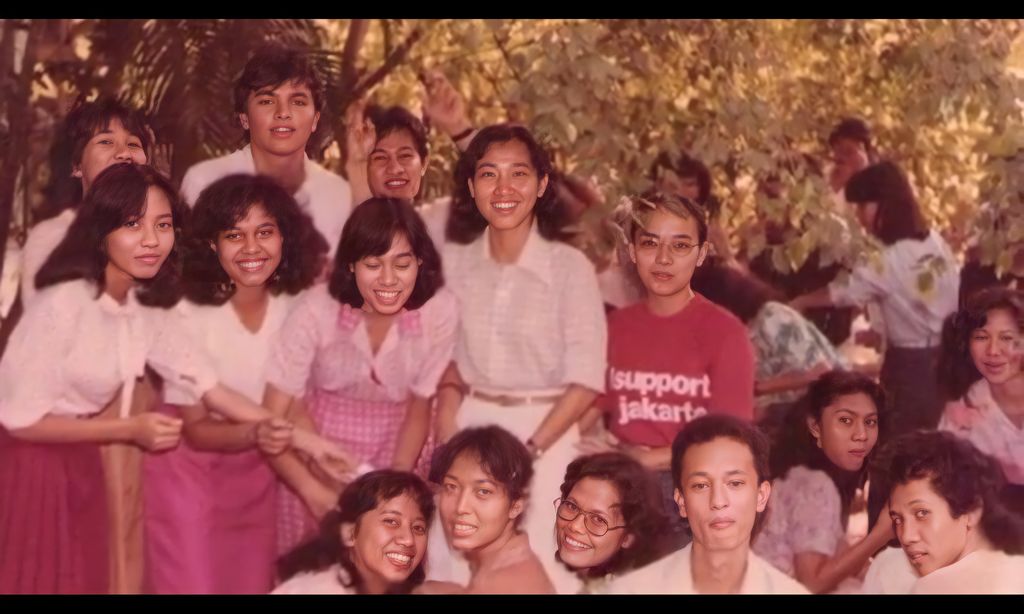 Menkeu Sri Mulyani dan teman-teman kuliah di UI Salemba.
