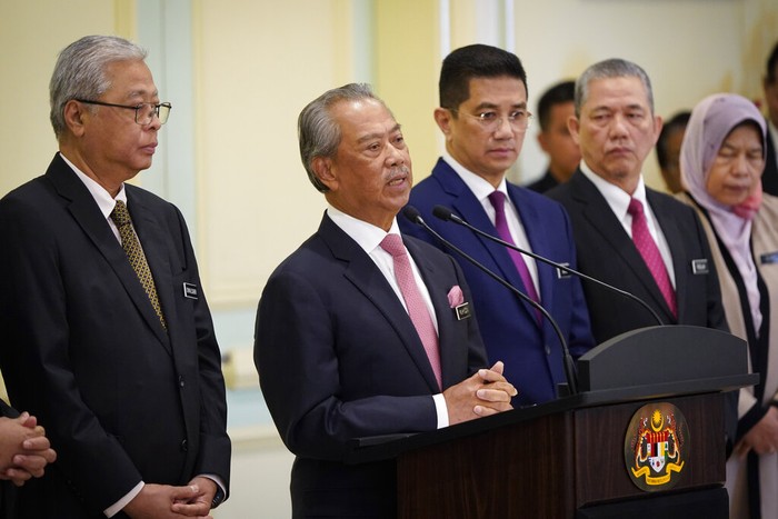 Muhyiddin Yassin KUALA LUMPUR, MALAYSIA - MARCH 01: Muhyiddin Yassin, Malaysia's newly appointed Prime Minister waves to the media outside his house with his family and supporters before departing for the swearing in ceremony at the palace on March 1, 2020 in Kuala Lumpur, Malaysia. (Photo by Ore Huiying/Getty Images)