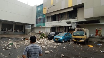 Penampakan Plafon Ambruk-Tembok Jebol di Margo City