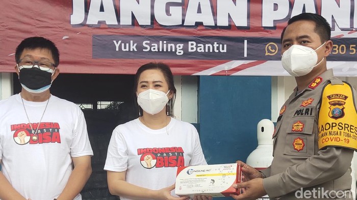 Seorang pengusaha misterius menyumbang kebutuhan pasien COVID-19 senilai miliaran rupiah untuk warga di Labuhanbatu, Sumut (Ahmad FIM/detikcom)