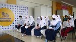 Siswa SMP di Cimahi Tumplek Jalani Vaksinasi COVID-19