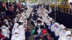 Siswa SMP di Cimahi Tumplek Jalani Vaksinasi COVID-19
