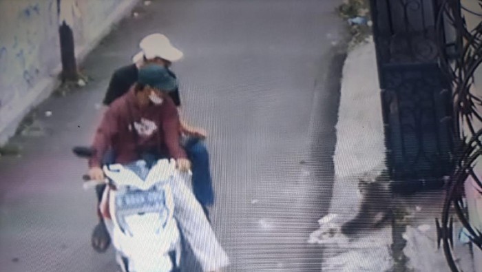 Tangkapan layar CCTV merekam aksi pencurian kucing persia di Depok (dok.polisi)