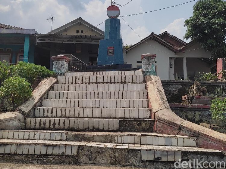 Foto: Tugu Gojali Buntung yang Bersejarah namun Terbengkalai
