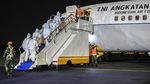 Momen WNI yang Dievakuasi dari Afghanistan Tiba di Indonesia