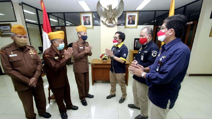Di Hari Kemerdekaan ini, para veteran yang tergabung Legiun Veteran Republik Indonesia (LVRI) mendapat apresiasi. Mereka mendapat bantuan paket sembako.