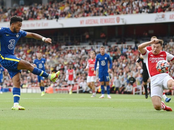 LONDON, ENGLAND - AUGUST 22: Reece James of Chelsea scores their side's second goal during the Premier League match between Arsenal and Chelsea at Emirates Stadium on August 22, 2021 in London, England. (Photo by Shaun Botterill/Getty Images)
