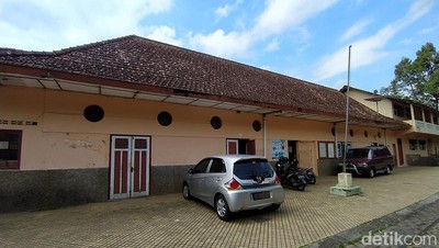 Bekas Stasiun Kereta Api Jadi Gedung Sekolah, Masih Ada Bekas Rel Lho