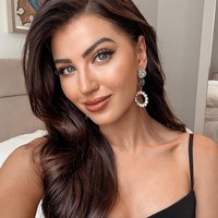 Dilihat dari profilnya, wanita yang menjadi Face of Queen Spark 2015 ini banyak menghabiskan waktu di luar negeri. Foto: Instagram @chani.rabe