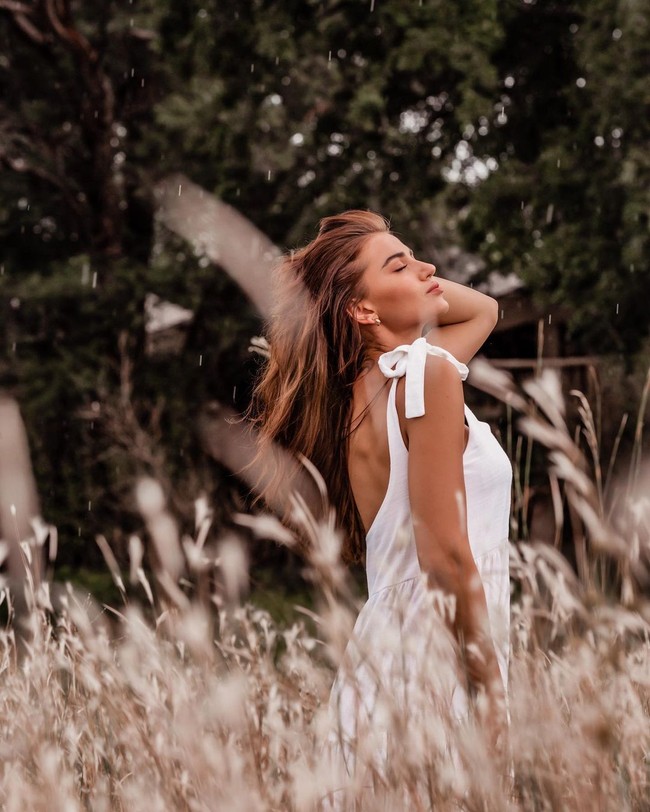 Fakta menarik lain mengenai pemilik nama lengkap Chanique Chani Rabe ini adalah ia punya sertifikat sebagai makeup artist dan fotografer. Foto: Instagram @chani.rabe