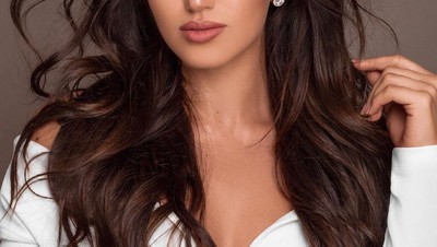 10 Pesona Miss Suprational 2021 Chanique Rabe dari Namibia, Seorang Desainer