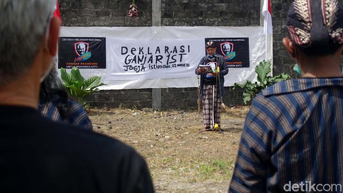 Deklarasi Dukungan untuk Ganjar Bergema di Yogyakarta Deklarasi relawan agar Ganjar maju ke Pilpres 2024 juga terjadi di Yogyakarta. Deklarasi Ganjarist dilakukan di Kalasan, Sleman, Minggu (22/8/2021).