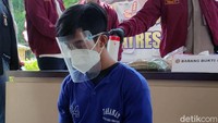 Agung Dwi Saputra (18) yang merupakan pacar korban dipamerkan dalam jumpa pers di Mapolrestabes Semarang, Minggu (22/8/2021).